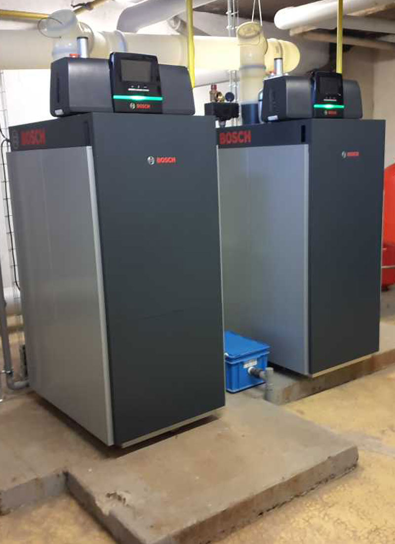 Installation de 2 chaudières à gaz, BOSCH, montées en cascade.