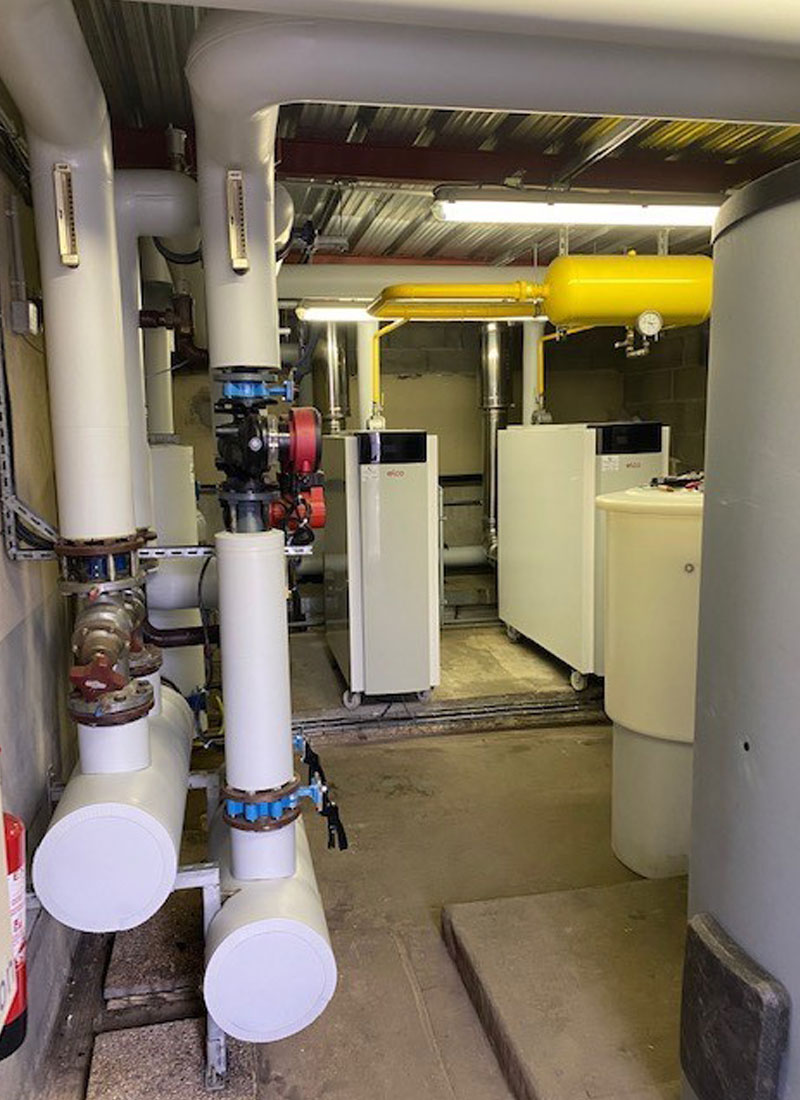 Réalisation d’une chaufferie avec des condensations en cascade avec production d’eau chaude.