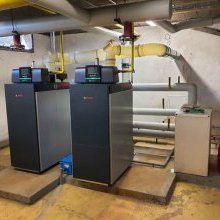 Installation de 2 chaudières à gaz, BOSCH, montées en cascade.
